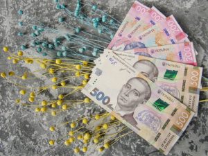 Чи можна рахувати гроші ввечері: що кажуть прикмети?