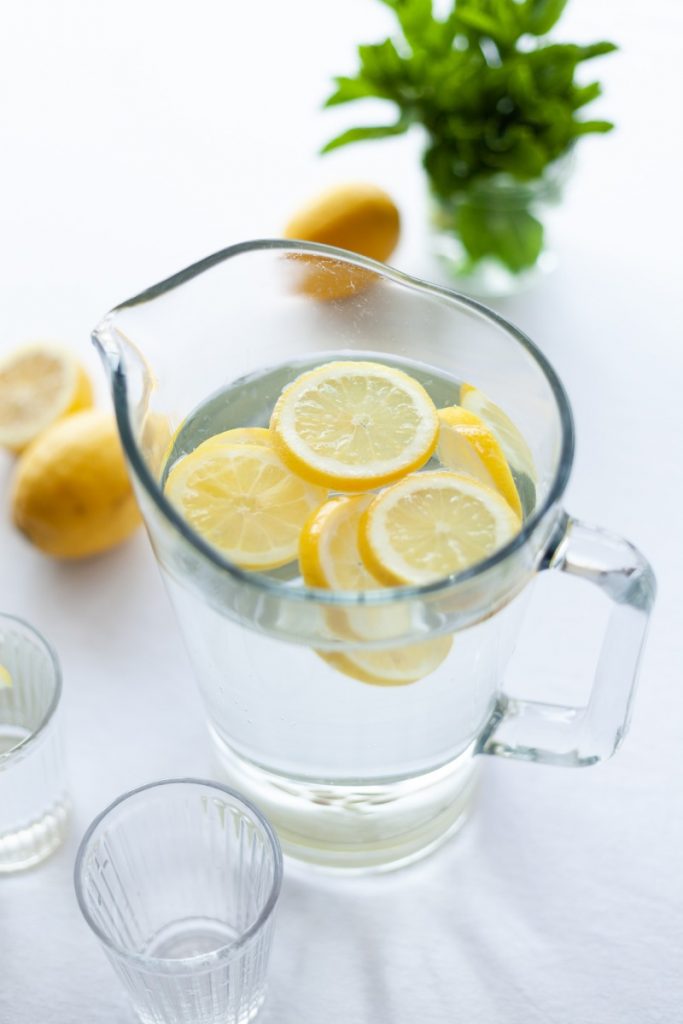 Тепла вода з лимоном для схуднення