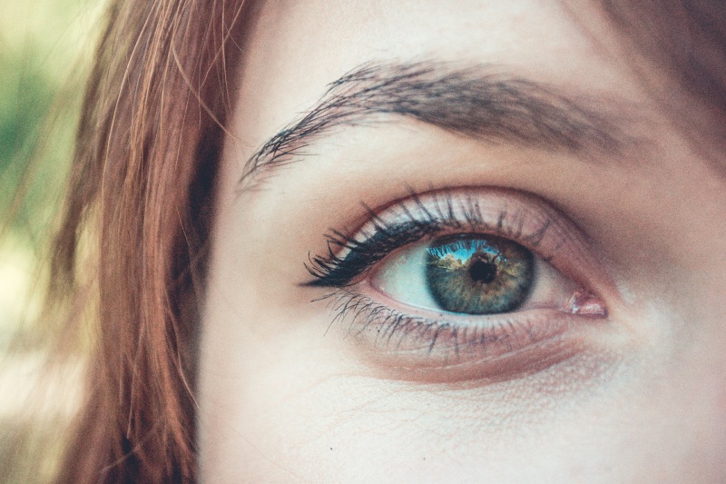 Зволоження очей: усе, що вам потрібно знати про сухість очей