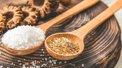 Зняття порчі сіллю: ритуали та обряди