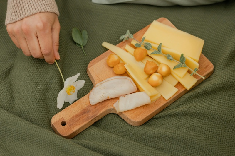 Основні причини чому варто полюбити сир чеддер