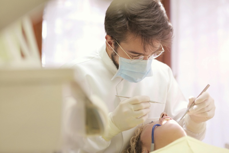 Где лечить зубы: критерии выбора стоматологической клиники