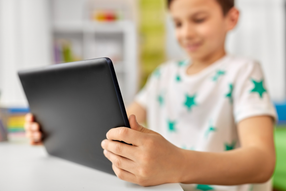 Як вибрати планшет для дитини: важливі фактори та рекомендації батькам