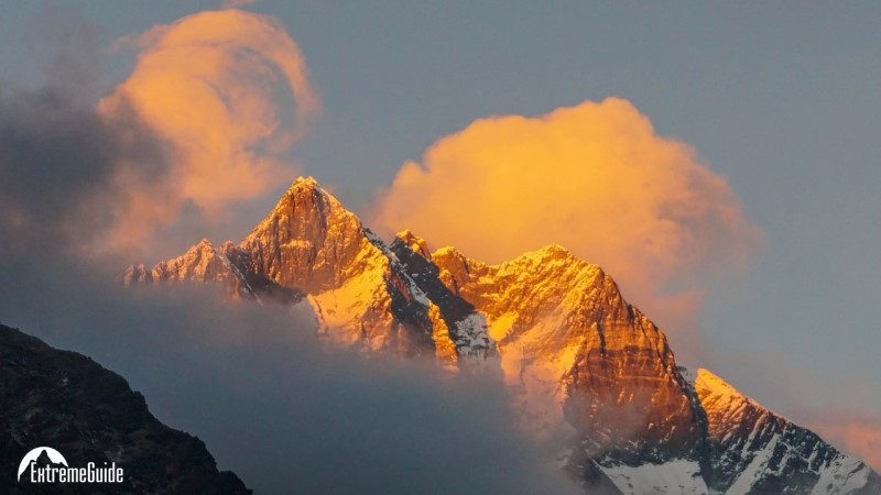 Эверест (Джомолунгма) — самая высокая вершина мира